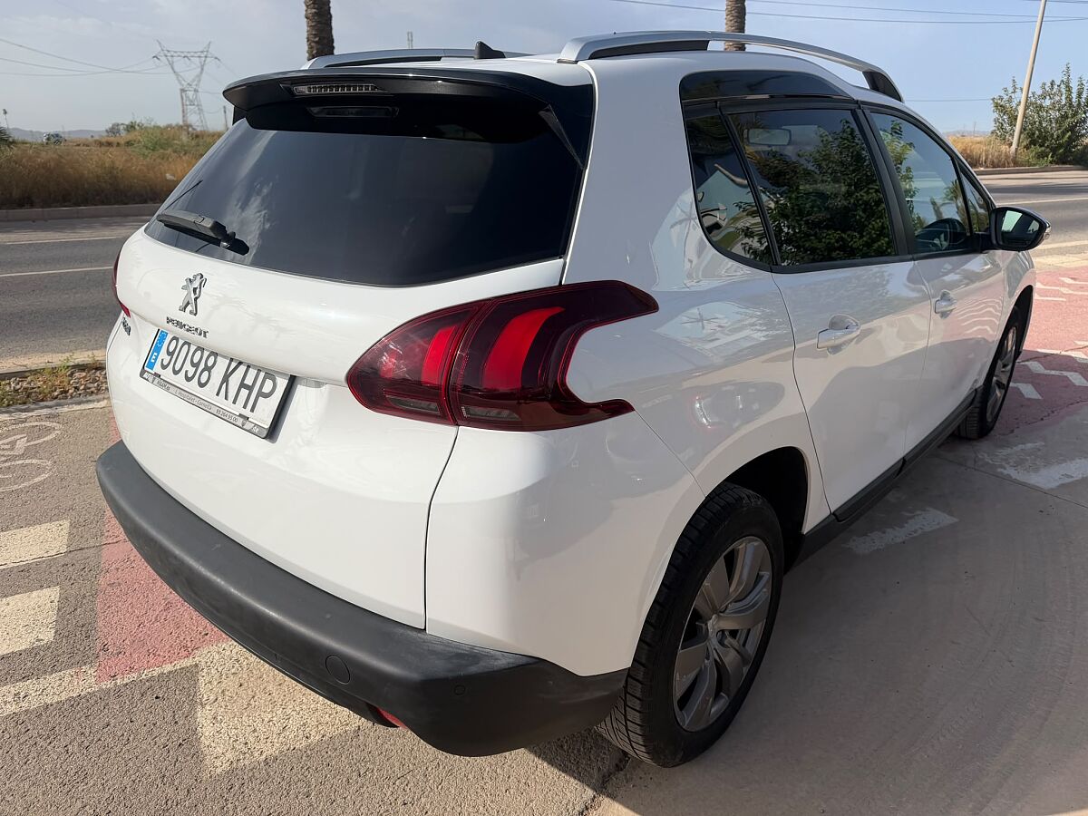 PEUGEOT 2008 STYLE 1.2 E-THP AUTO SPANISH LHD IN SPAIN 83000 MILES SUPERB 2018